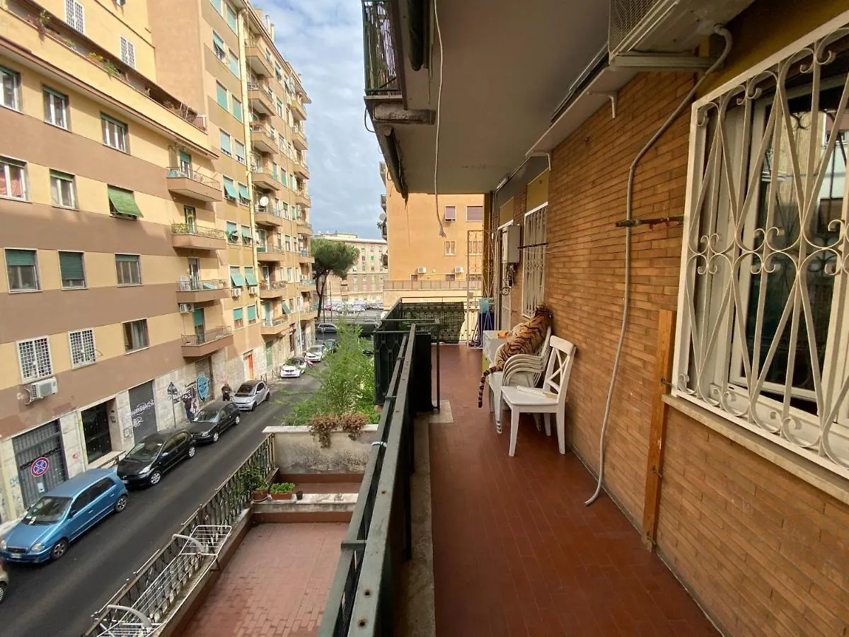 One Bedroom Apartment Near Metro Pigneto Řím
